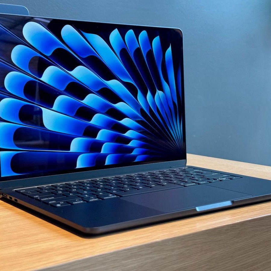 Apple MacBook Air 13-inch | Apple M3 | 24GB Unified Memory | 512GB SSD | 10-Core GPU | 13.6-inch Liquid Retina Display | 8-Core CPU | Silver | MagSafe 3 | macOS Sequoia | 1-Year Apple Warranty